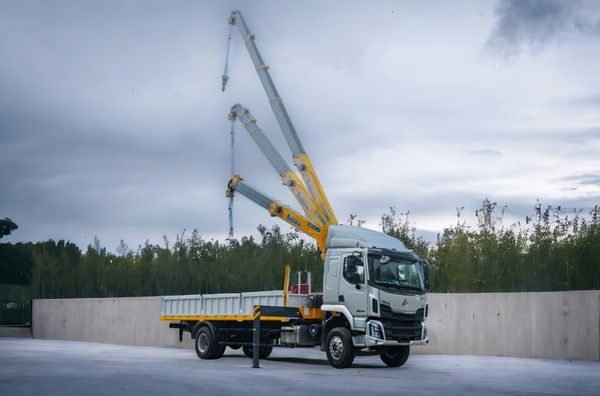 Xe tải găn cẩu 6 tấn XCMG SQS157-5