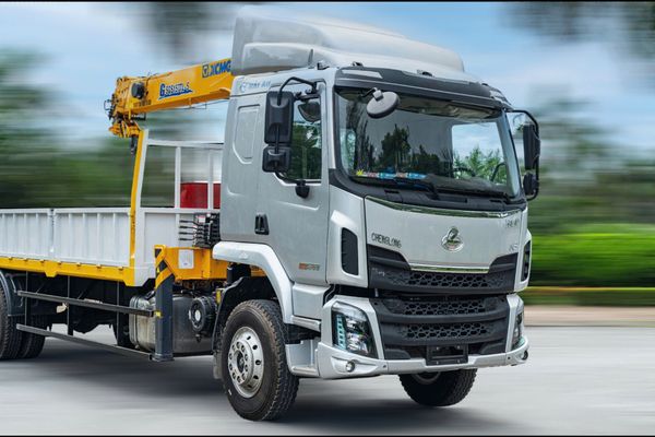 M3 Chenglong gắn cẩu 6 tấn XCMG SQS157-5