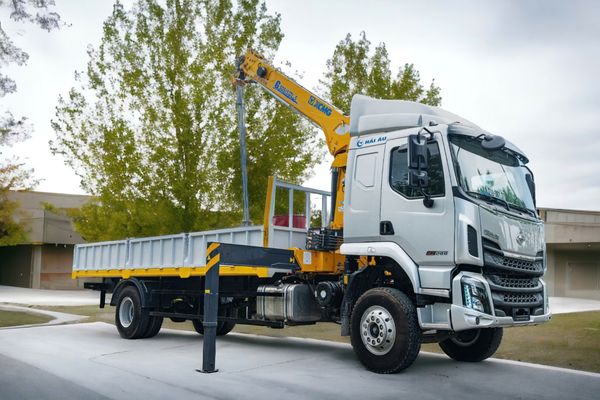 Xe cẩu tự hành 6 tấn XCMG SQS157-5 trên nền Chenglong M3