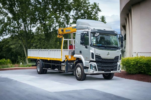 Xe cẩu tự hành 6 tấn XCMG SQS157-5 trên nền Chenglong
