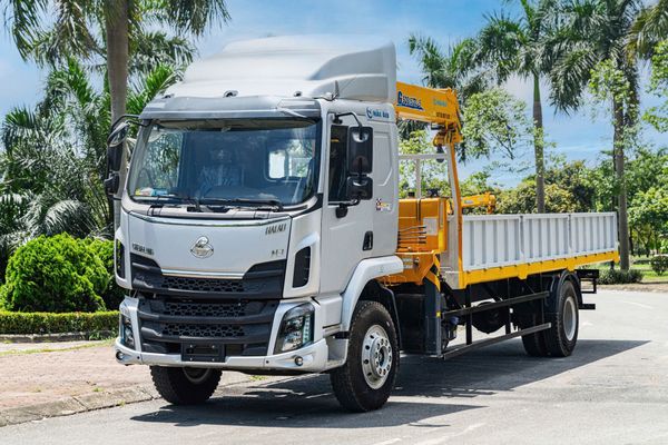 M3 Chenglong gắn cẩu 6 tấn XCMG
