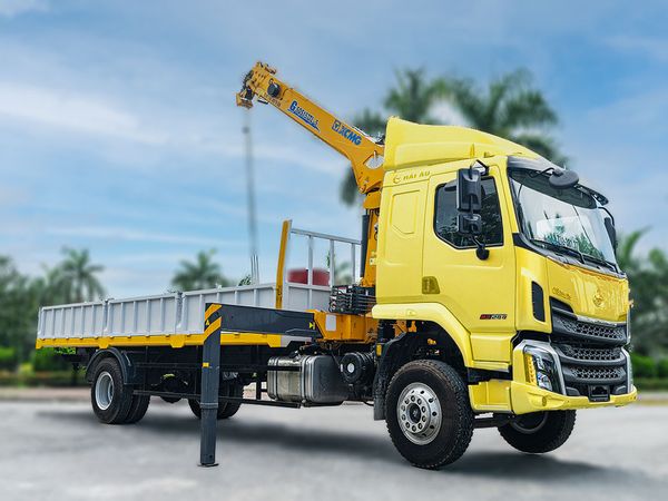 Xe tải gẳn cẩu 6 tấn XCMG