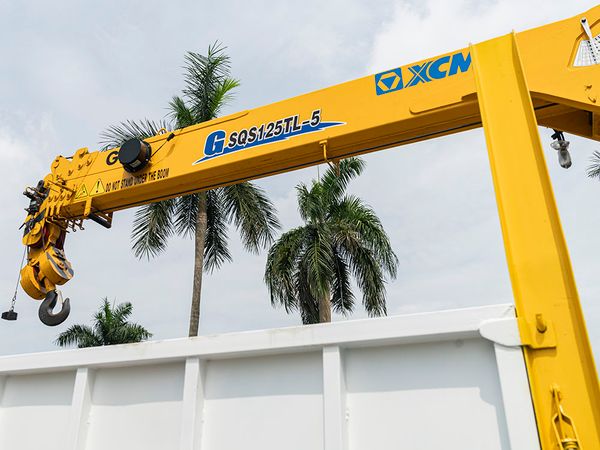 Giá xe chenglong M3 gắn cẩu XCMG rẻ nhất