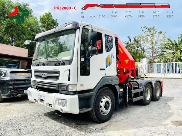 Giá xe đầu kéo gắn cẩu 12 tấn