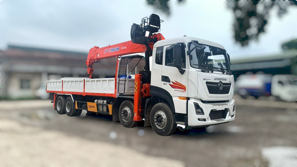 xe-cau-tu-hanh-15-tan-dongfeng-cho-xay-dung