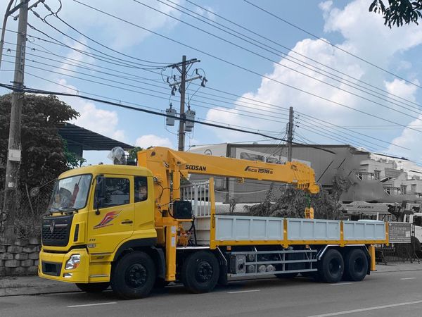 Xe tải gắn cẩu 15 tấn Soosan SCS1516S TOP lắp Dongfeng L315