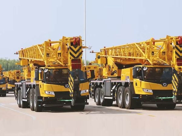 Xe cẩu bánh lốp 130 tấn XCMG QY130KH