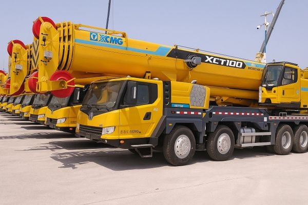 Cẩu lốp 100 tấn