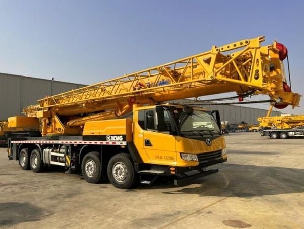 Cẩu lốp 50 tấn XCMG QY50KD