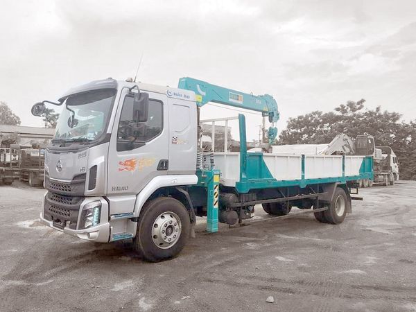Xe tải Chenglong M3 gắn cẩu 5 tấn Hyundai Everdigm HLC5014