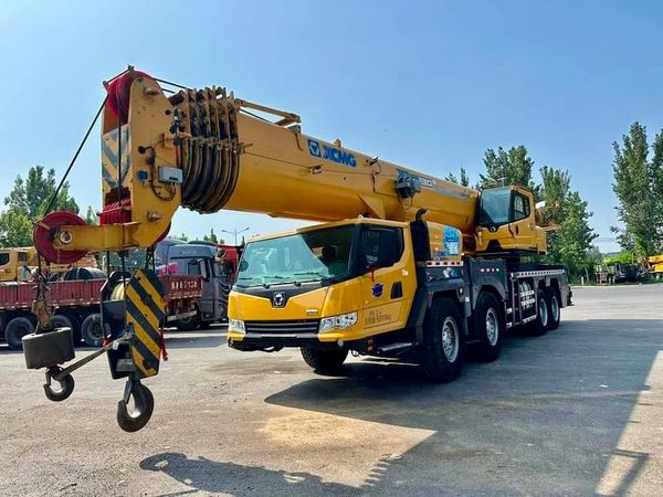 Cẩu lốp 100 tấn XCT100 của XCMG
