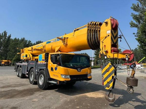 Cẩu lốp 100 tấn XCT100 Trung Quốc