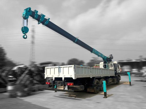 Xe Dongfeng gắn cẩu HLC-8016