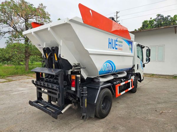 Xe ô tô chở rác 5 khối Isuzu