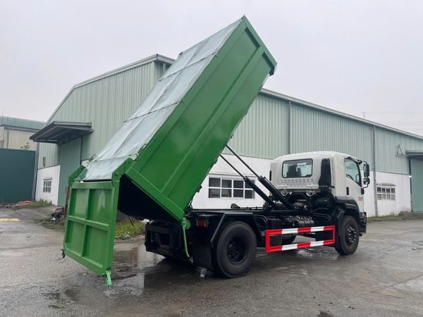 Xe chở rác thùng rời 9 m3 Isuzu