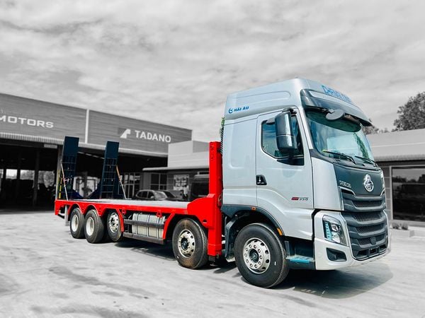 Xe chenglong 5 chân H7 chở máy công trình