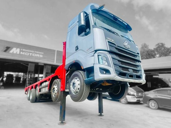 Xe chở máy công trình 5 chân Chenglong