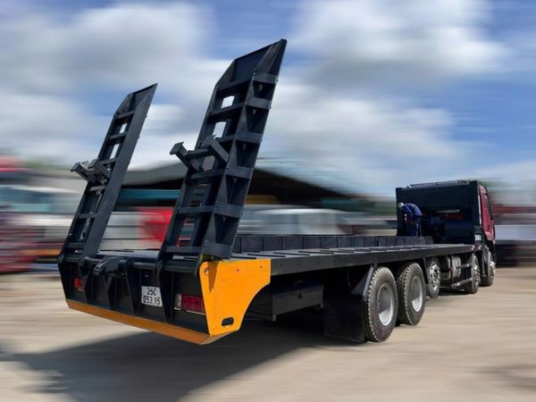 Chenglong 6x4 chân nâng đầu chở máy