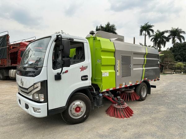 Xe quét hút đường phố