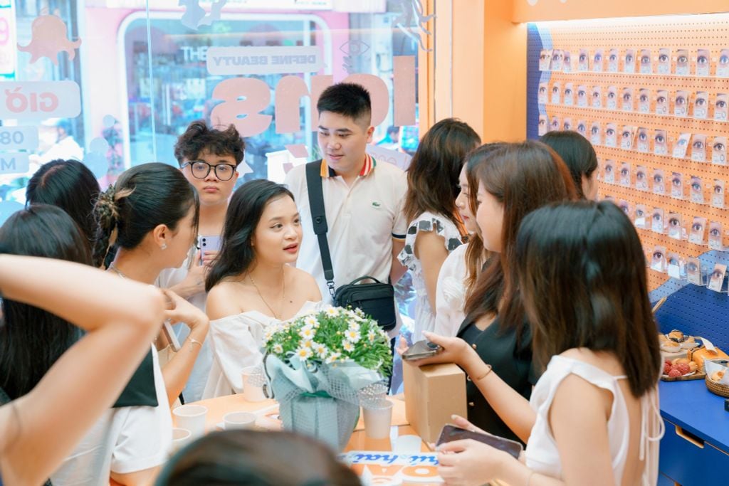 lens mắt