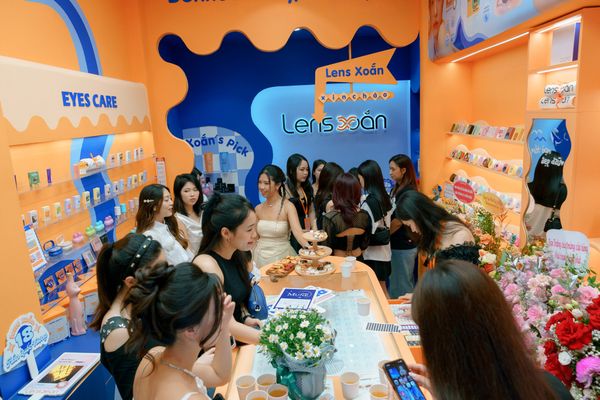 cửa hàng lens xoắn