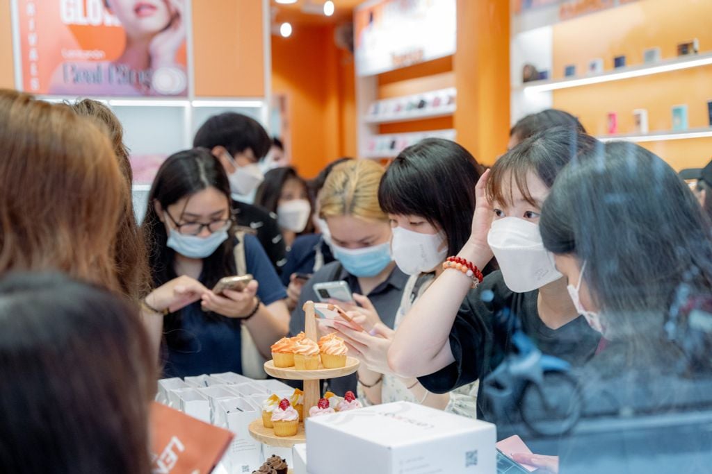 lens mắt