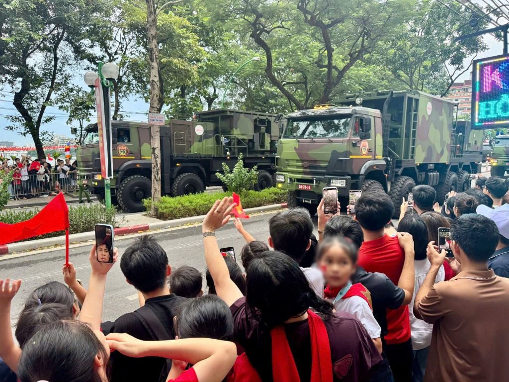 Bí kíp sinh tồn khi xem diễu binh A80 – hướng dẫn chuẩn bị đầy đủ