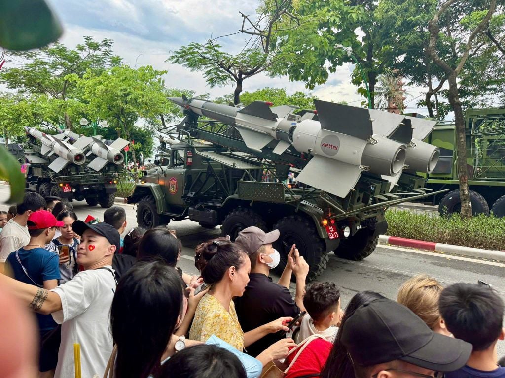 Bí kíp sinh tồn khi xem diễu binh A80 – hướng dẫn chuẩn bị đầy đủ