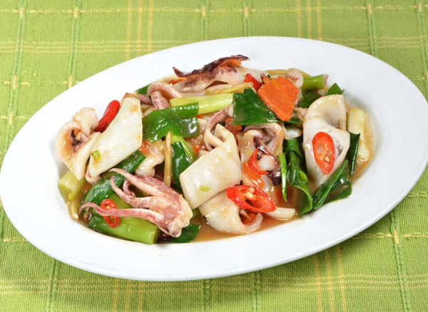 cách làm mực xào cần tỏi