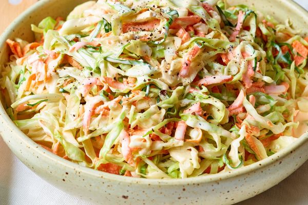 Có thể thay thế mayonnaise bằng thành phần gì khác trong salad bắp cải không?
