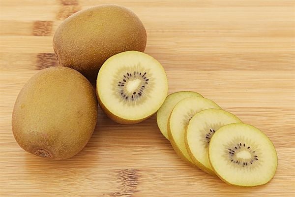 Kiwi Vàng New Zealand không chỉ là một trái cây thơm ngon mà còn là một sản phẩm đa năng với các tác dụng tốt cho sức khỏe. Kiwi Vàng New Zealand giúp cải thiện chức năng tiêu hóa, tăng cường hệ miễn dịch, chống lão hóa và cung cấp nhiều vitamin và khoáng chất cần thiết cho cơ thể. Hãy xem hình ảnh để biết thêm chi tiết về sản phẩm này!