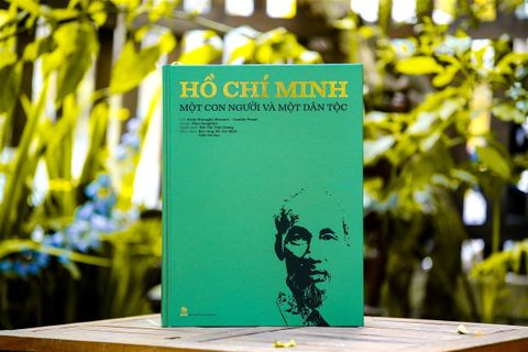 Sách tranh của Italy về Chủ tịch Hồ Chí Minh