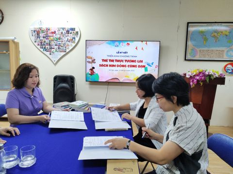 NXB Kim Đồng hợp tác cùng Dự án Sách Nhà Mình và trường THPT Nguyễn Huệ xây dựng CLB đọc sách