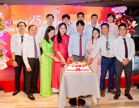 KỈ NIỆM 25 NĂM NGÀY THÀNH LẬP CHI NHÁNH NHÀ XUẤT BẢN KIM ĐỒNG TẠI MIỀN TRUNG