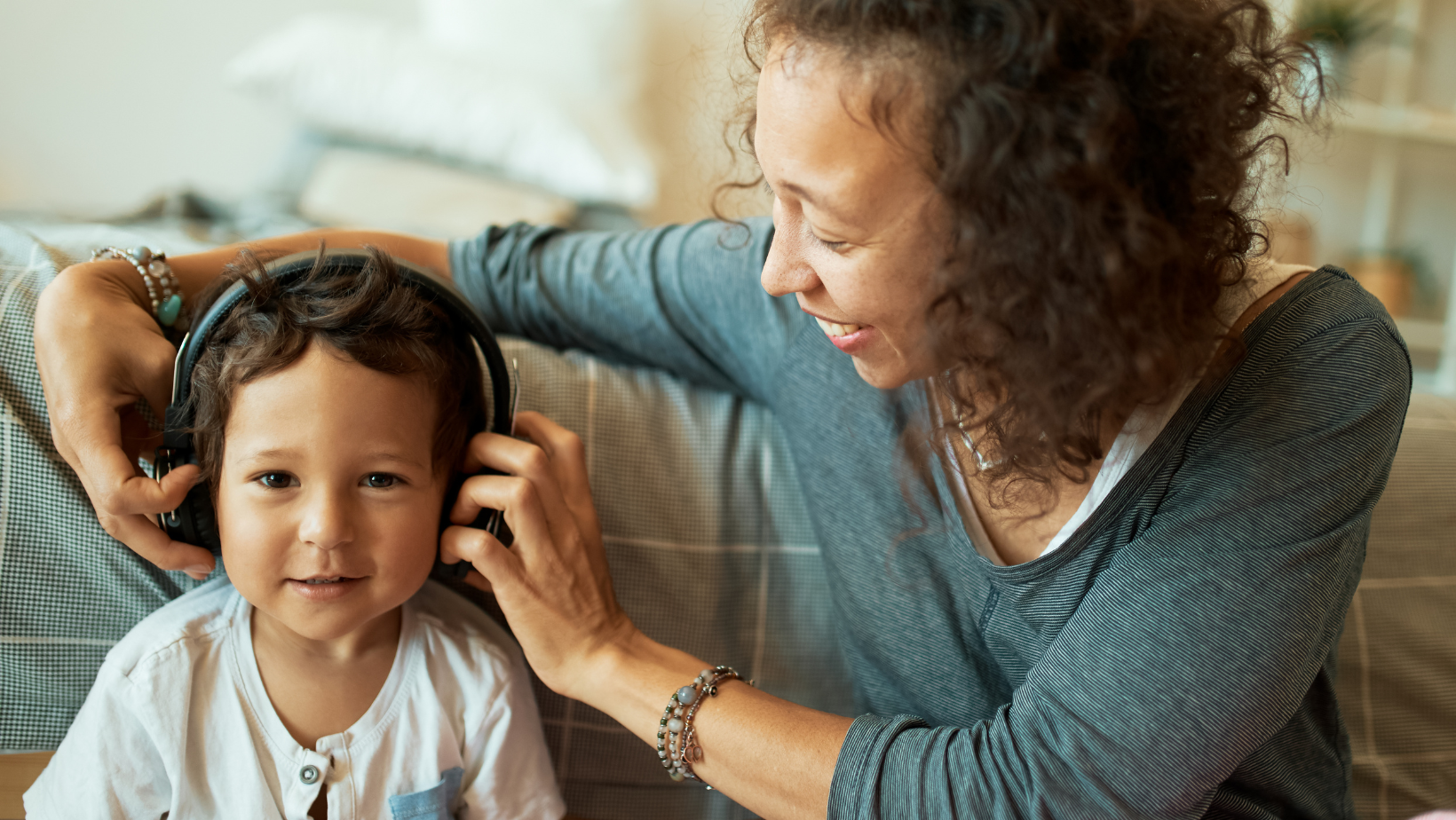 TẦM QUAN TRỌNG VÀ LÀM SAO ĐỂ LỰA CHỌN ĐÚNG ỐC TAI ĐIỆN TỬ CHO CON