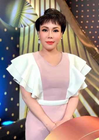 Review Son Kem Lì Hồng San Hô Elyza Queen Của Nghệ Sỹ Việt Hương: Son vừa xinh vừa xịn như idol là có thật!