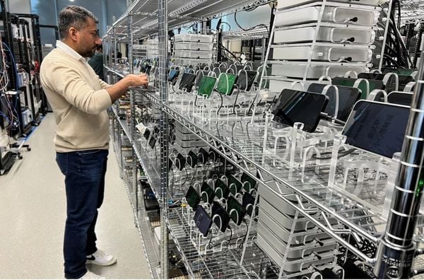 Quá trình Apple nghiên cứu và sản xuất chip C1