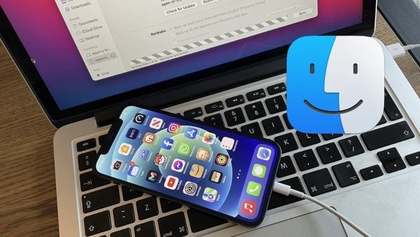 Mở Finder và kết nối iPhone với máy Mac.