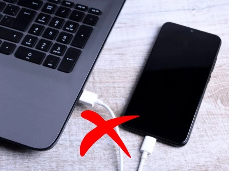 Không sạc pin iPhone qua cổng USB của máy tính