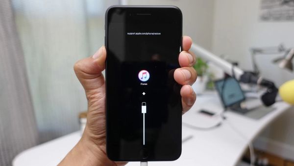 Kết nối iPhone với máy tính và vào Recovery Mode theo từng dòng máy.