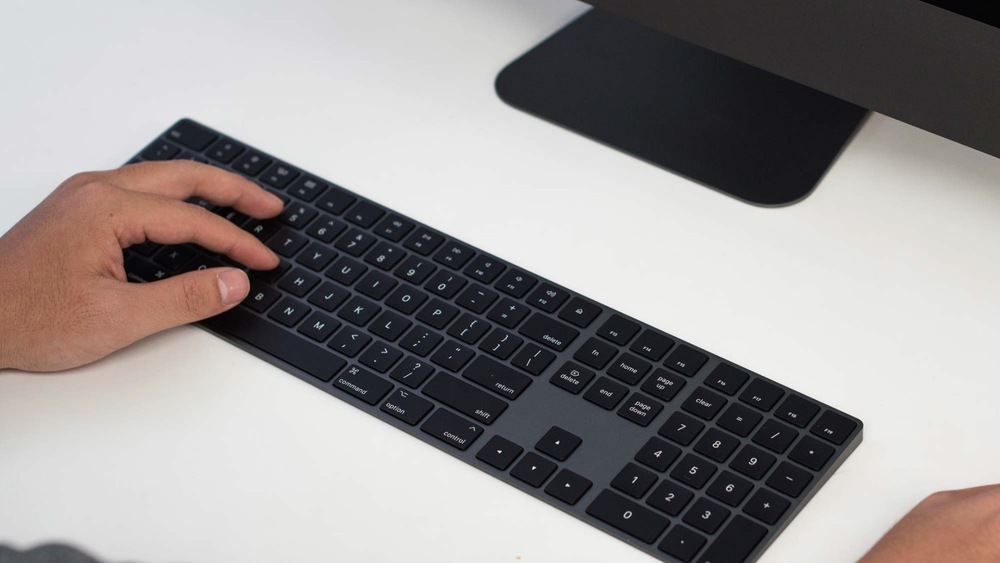 Gõ êm ái trên bàn phím Apple Magic Keyboard with Numeric Keypad - US English - Space Gray