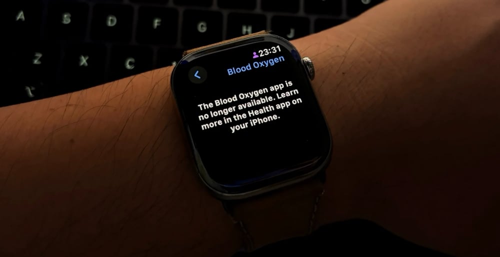 Tại sao tính năng đo SpO2 bị khóa trên Apple Watch bản Mỹ