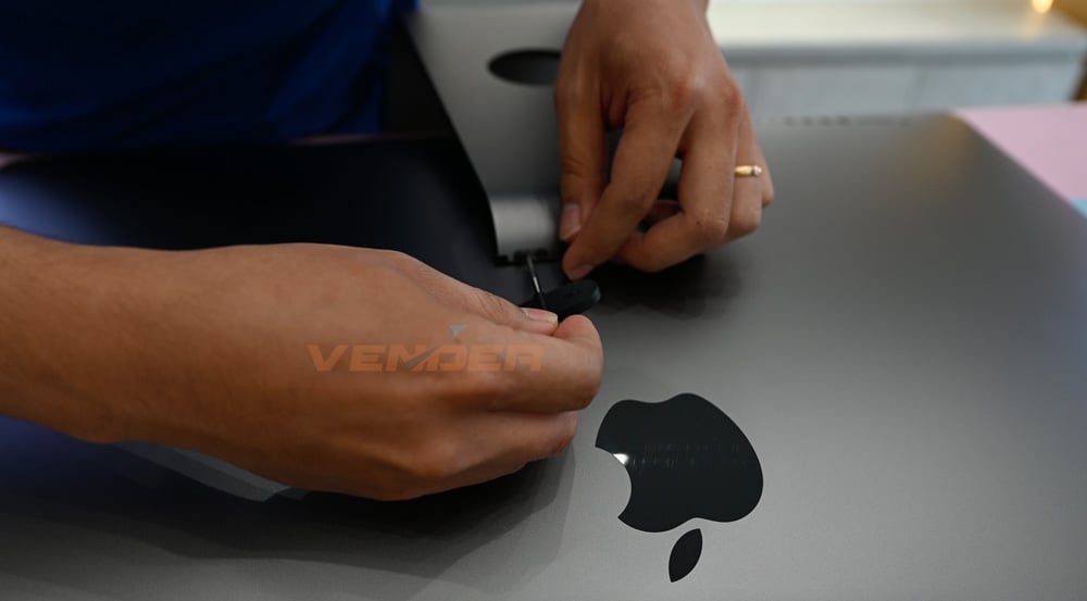 Cách gắn iMac Pro với VESA Mount vào ARM nâng đỡ/giá treo màn hình