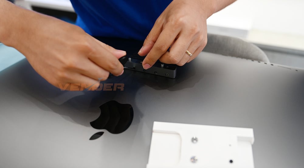 Cách gắn iMac Pro với VESA Mount vào ARM nâng đỡ/giá treo màn hình