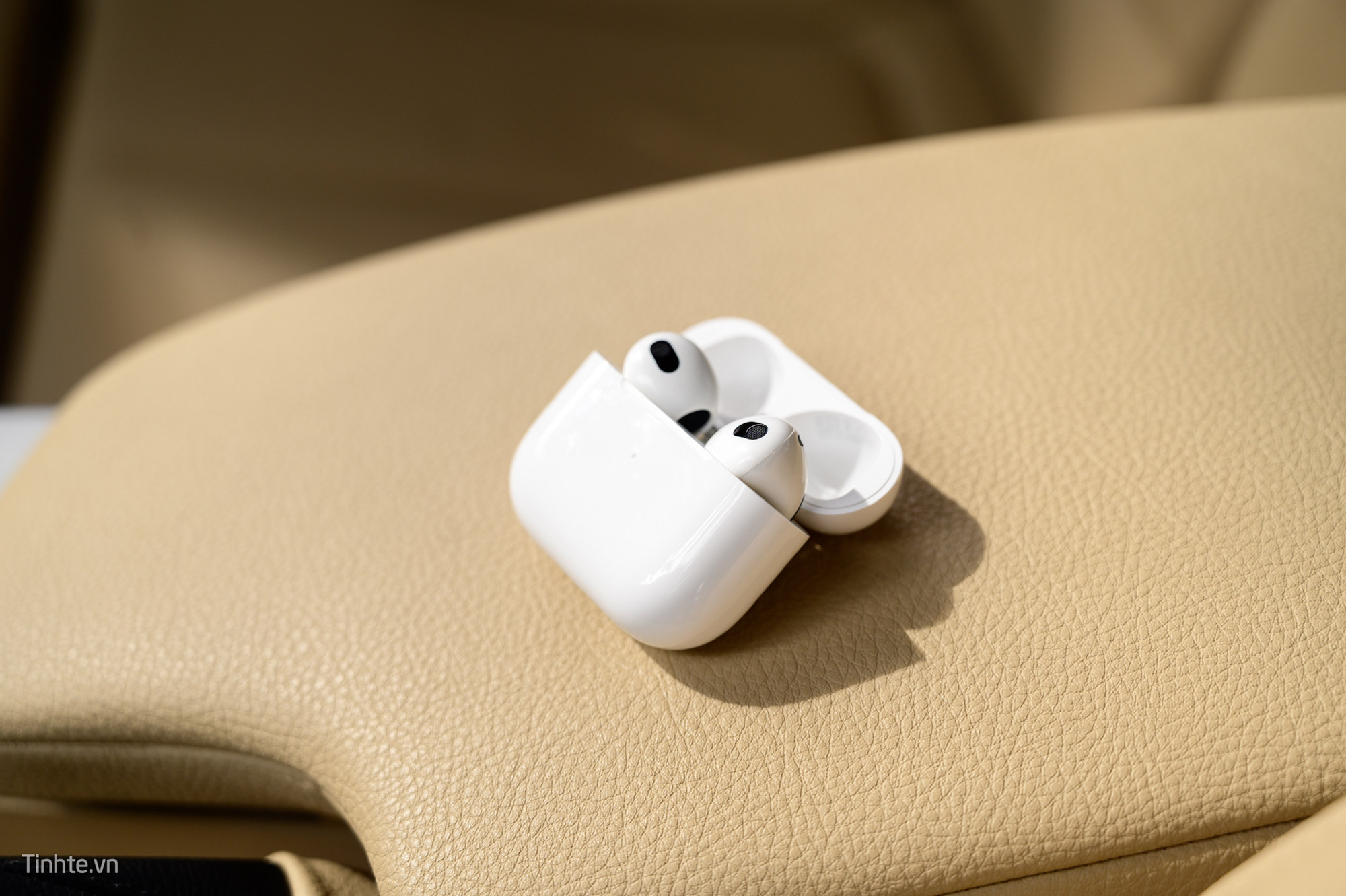 Vender trên tay AirPods 3 đầu tiên tại Việt Nam, đánh giá chi tiết