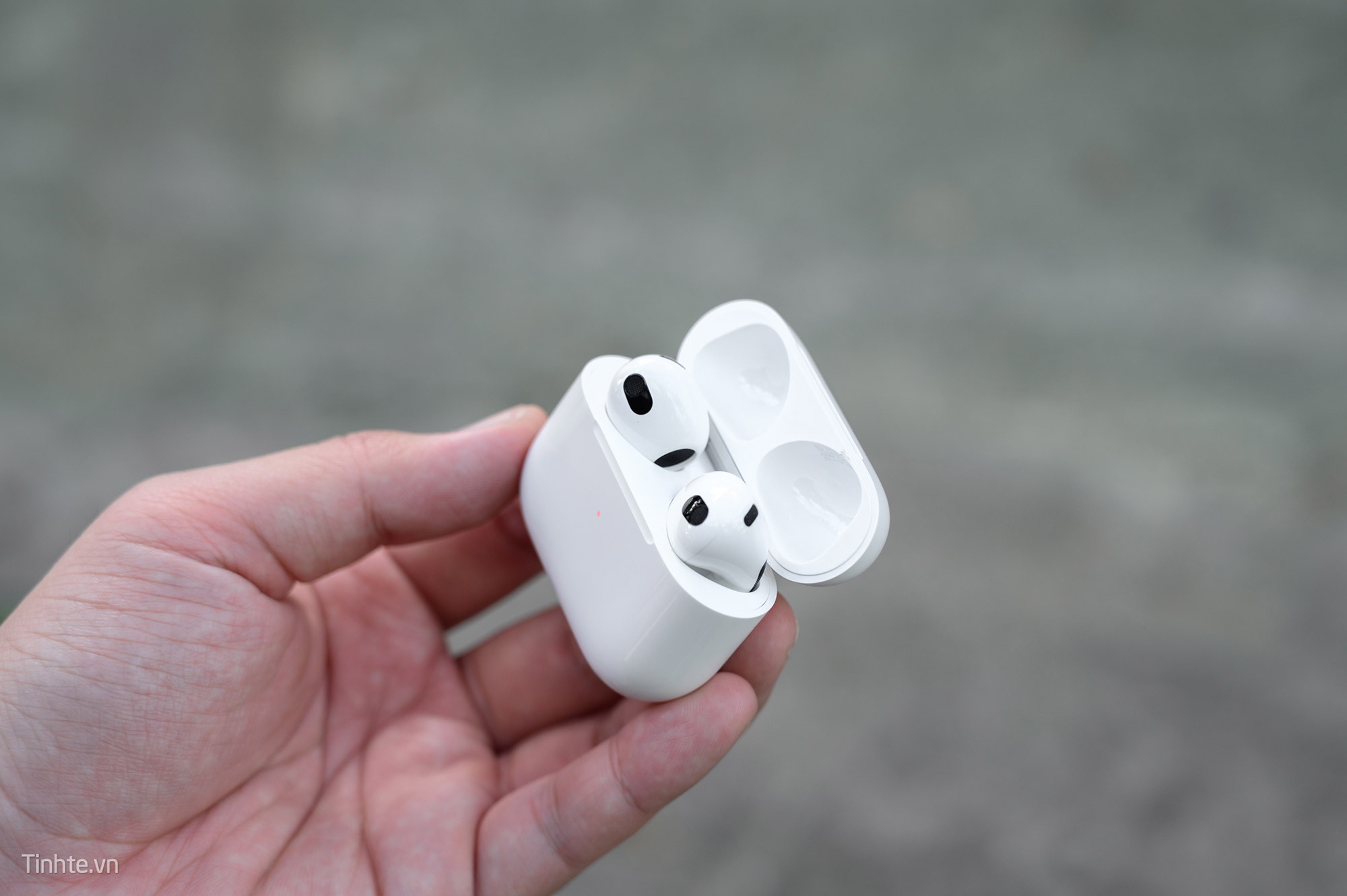 Vender trên tay AirPods 3 đầu tiên tại Việt Nam, đánh giá chi tiết