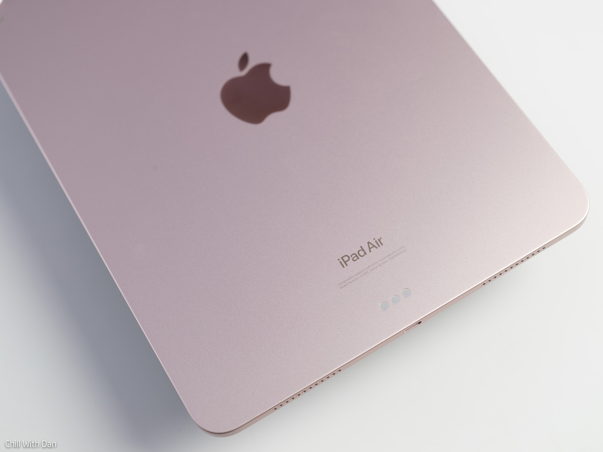 Vender trên tay iPad Air 5 đầu tiên tại Việt Nam