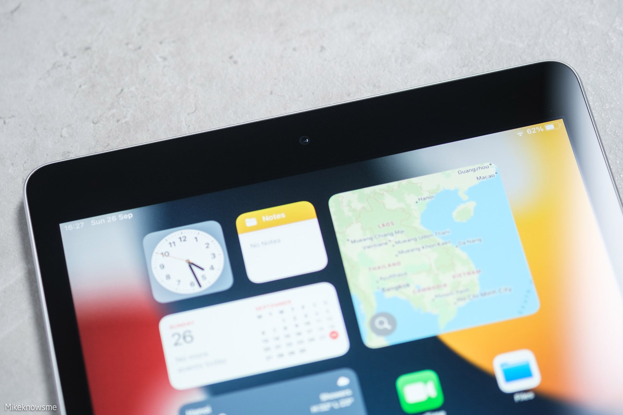Vender trên tay iPad Gen 9 đầu tiên tại Việt Nam