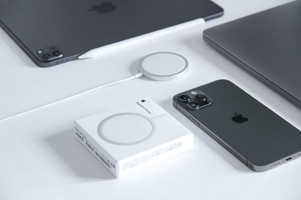 Sạc MagSafe là gì? Khác gì chuẩn sạc Qi?