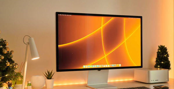 nen-mua-apple-studio-display-hay-samsung-viewfinity-s9